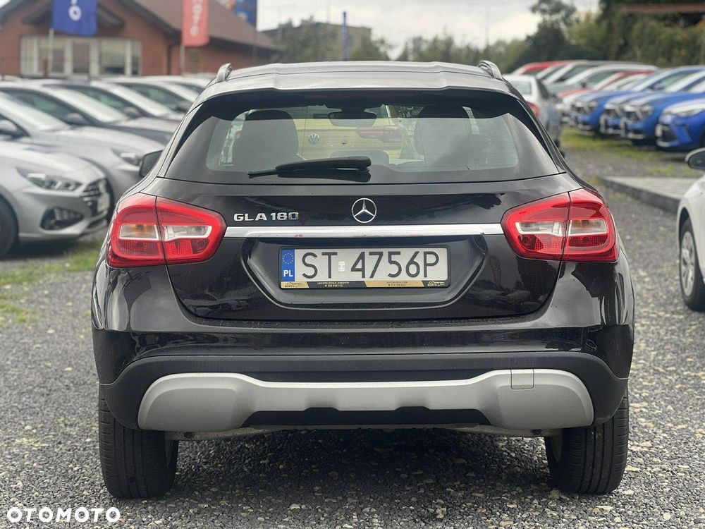 Mercedes-Benz GLA 180 7G-DCT - 5