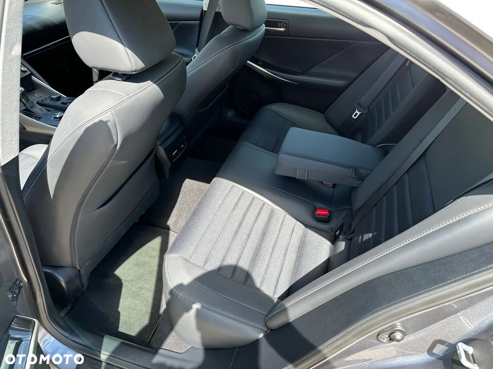 Lexus IS - 20