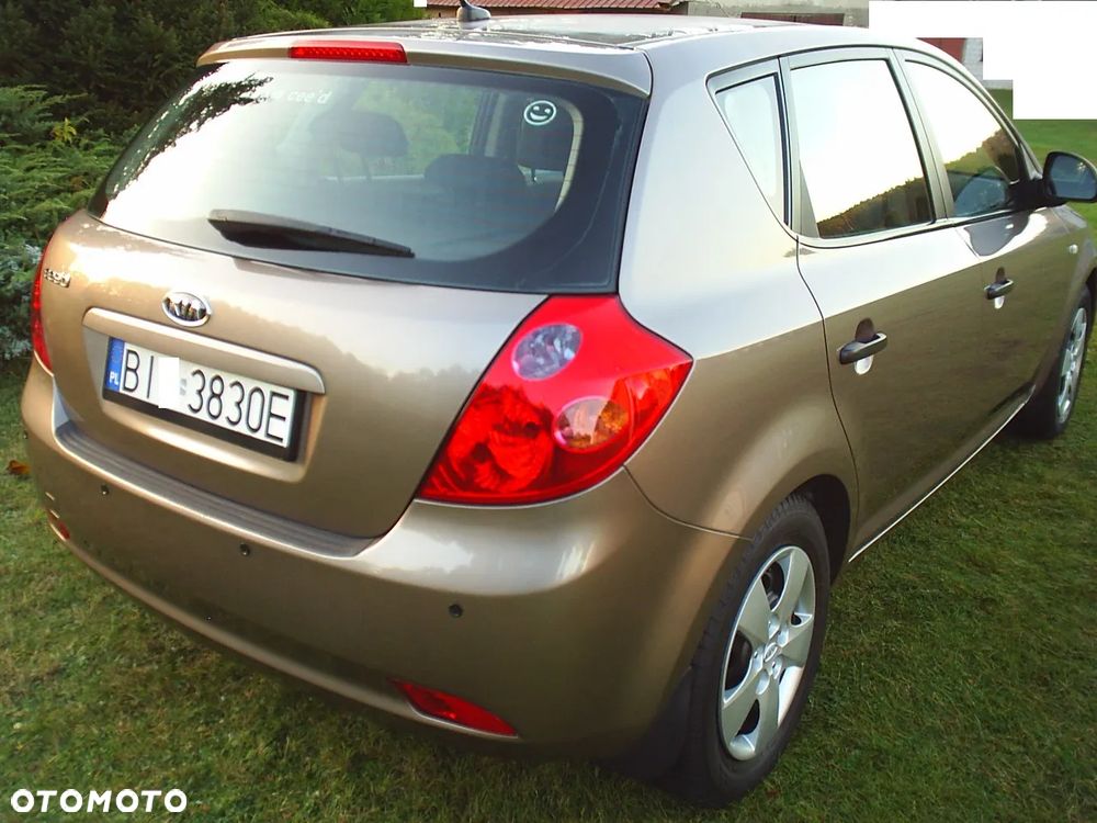 Kia Ceed - 24