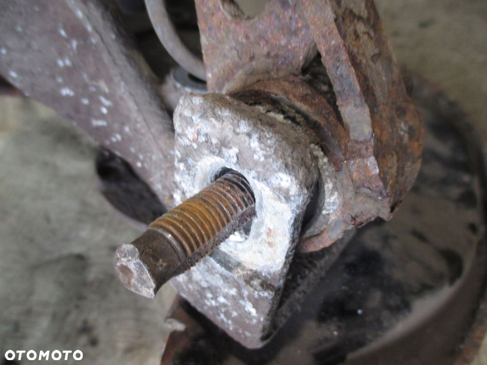 ZWROTNICA PIASTA LEWA LEWY TYŁ AUDI A6 C6 - 4