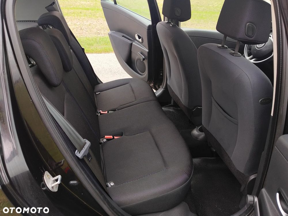 Renault Clio 1.2 16V Luxe Privilege - 21