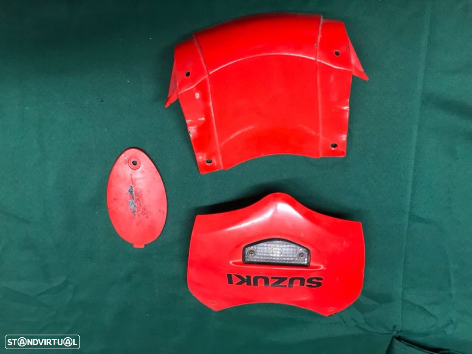 peças suzuki Gsx750F e gsx600f ano 1998 até 2004 gsxf 750 banco farol aranha etc - 12