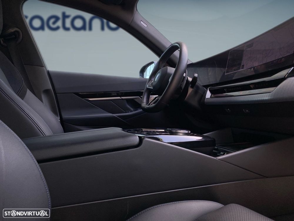 BMW 530 e Pack Desportivo M - 17