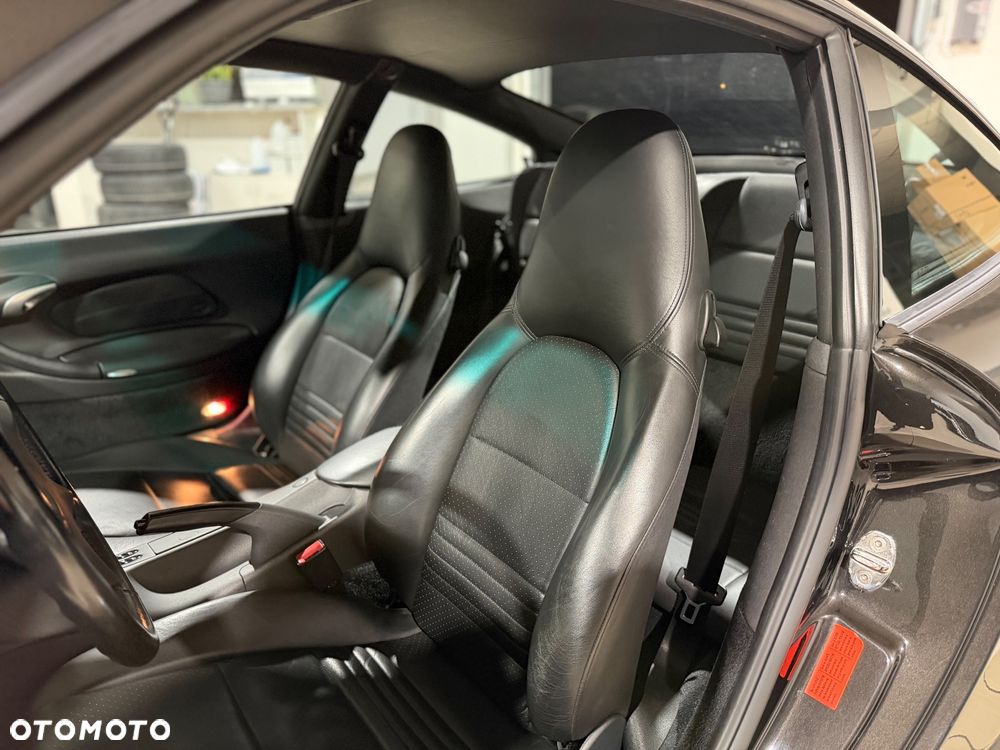 Porsche 911 Carrera 4 - 21