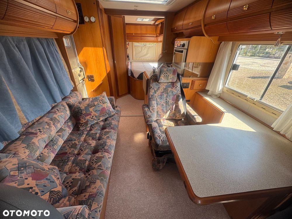 Mercedes-Benz Sprinter - 2