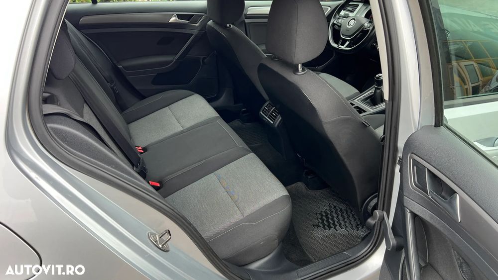 Volkswagen Golf 1.6 TDI DPF BlueMotion - 23