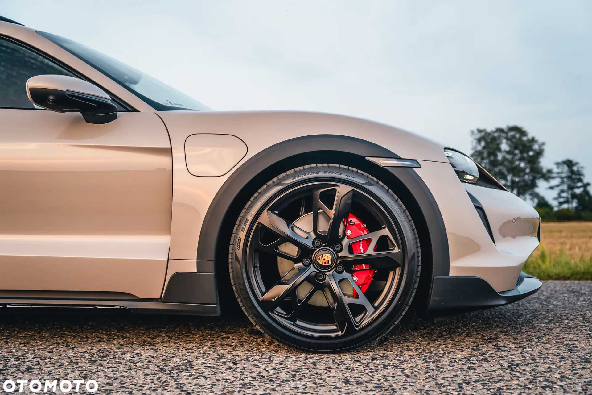 Porsche Taycan 4S Cross Turismo - 11