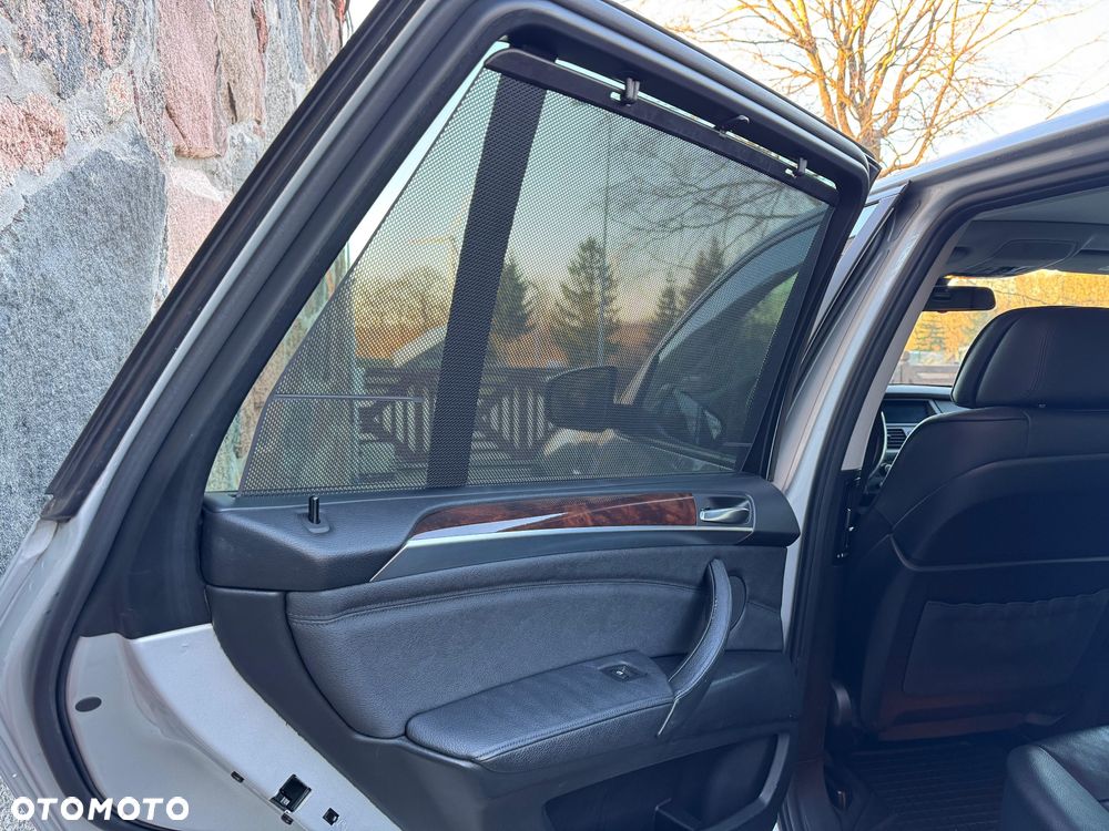 BMW X5 3.0si xDrive - 16