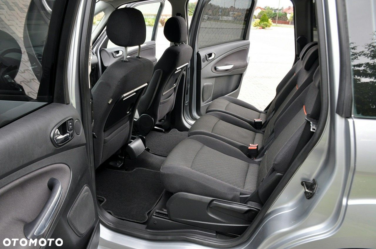 Ford Galaxy - 20