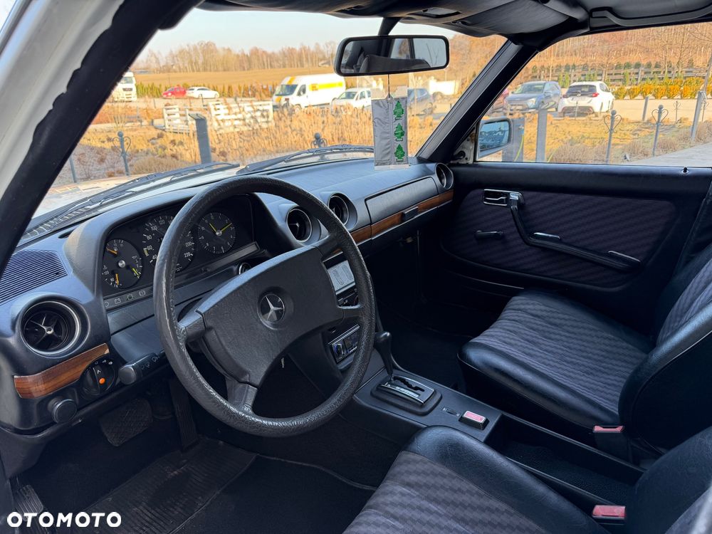 Mercedes-Benz W123 - 11