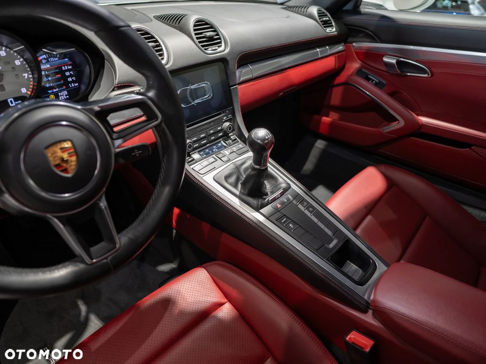 Porsche 718 Cayman - 25