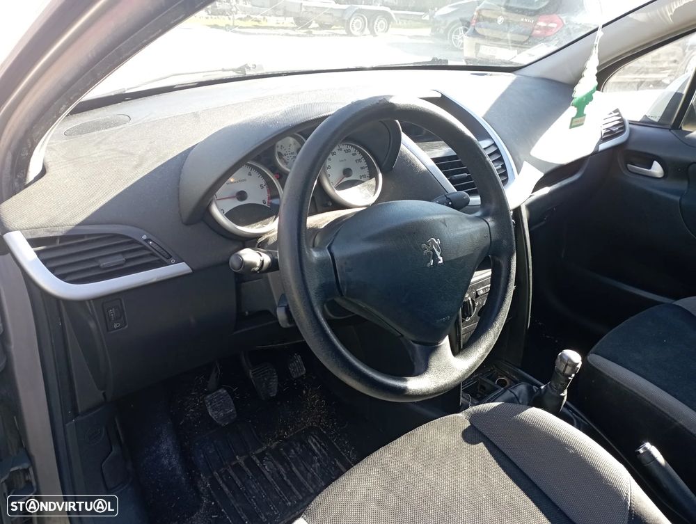 Peugeot 207 1.4 Hdi 2007 para peças - 9