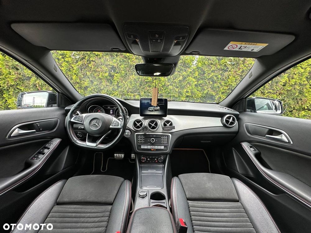 Mercedes-Benz GLA 180 d 7G-DCT AMG Line - 15