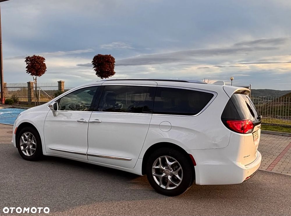 Chrysler Pacifica - 12