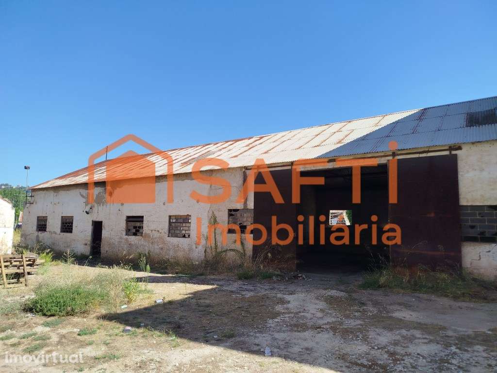 Edifício Com Habitações, Comércio e Armazém Para Recuperar - Grande imagem: 4/60