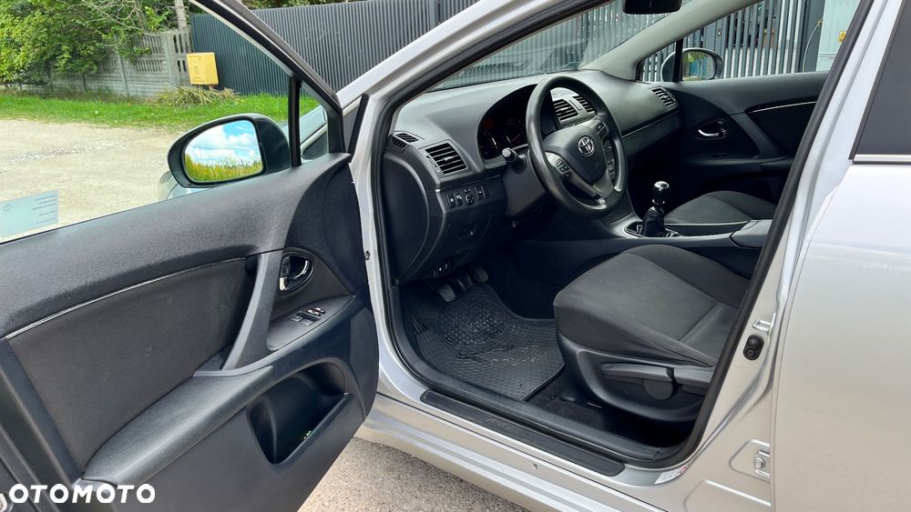Toyota Avensis 1.8 Sol - 12