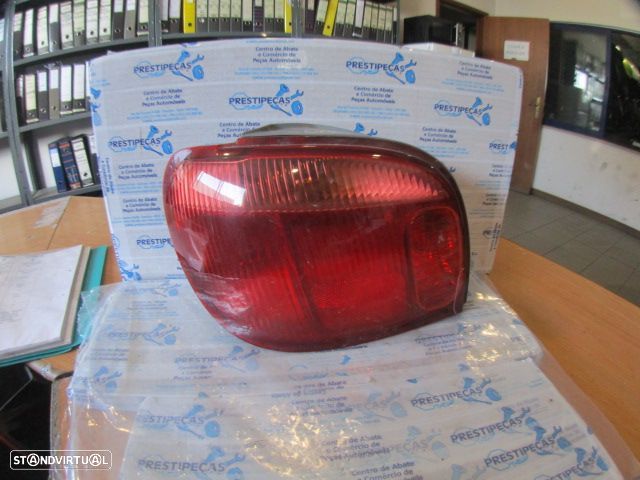 Farol Tras Stop2991 TOYOTA YARIS 1 FASE 2 2003 1.0I 65CV 5P CINZENTO ESQ DANIFICADO - 1