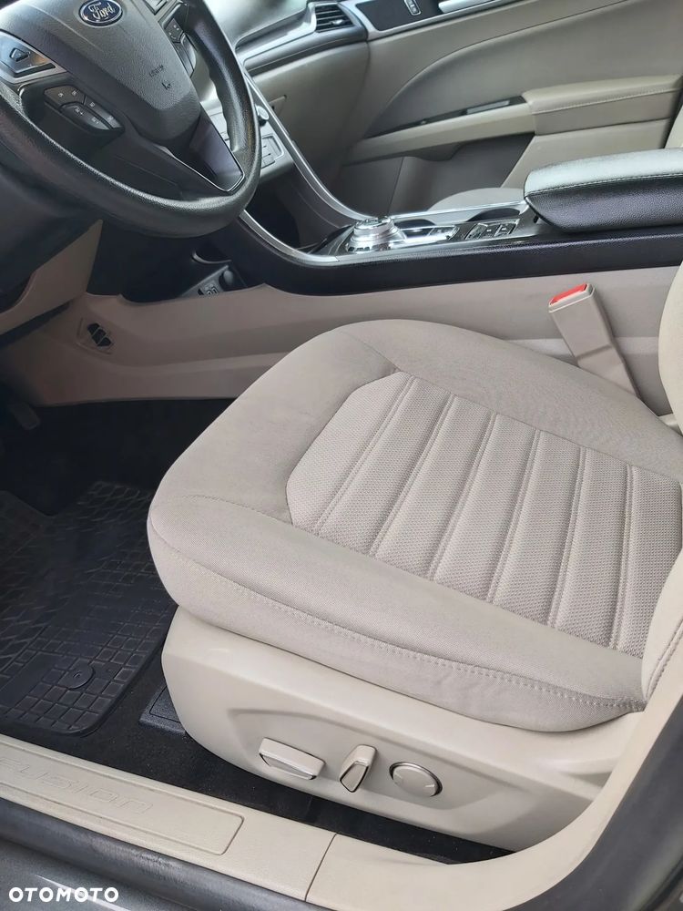 Ford Fusion - 15