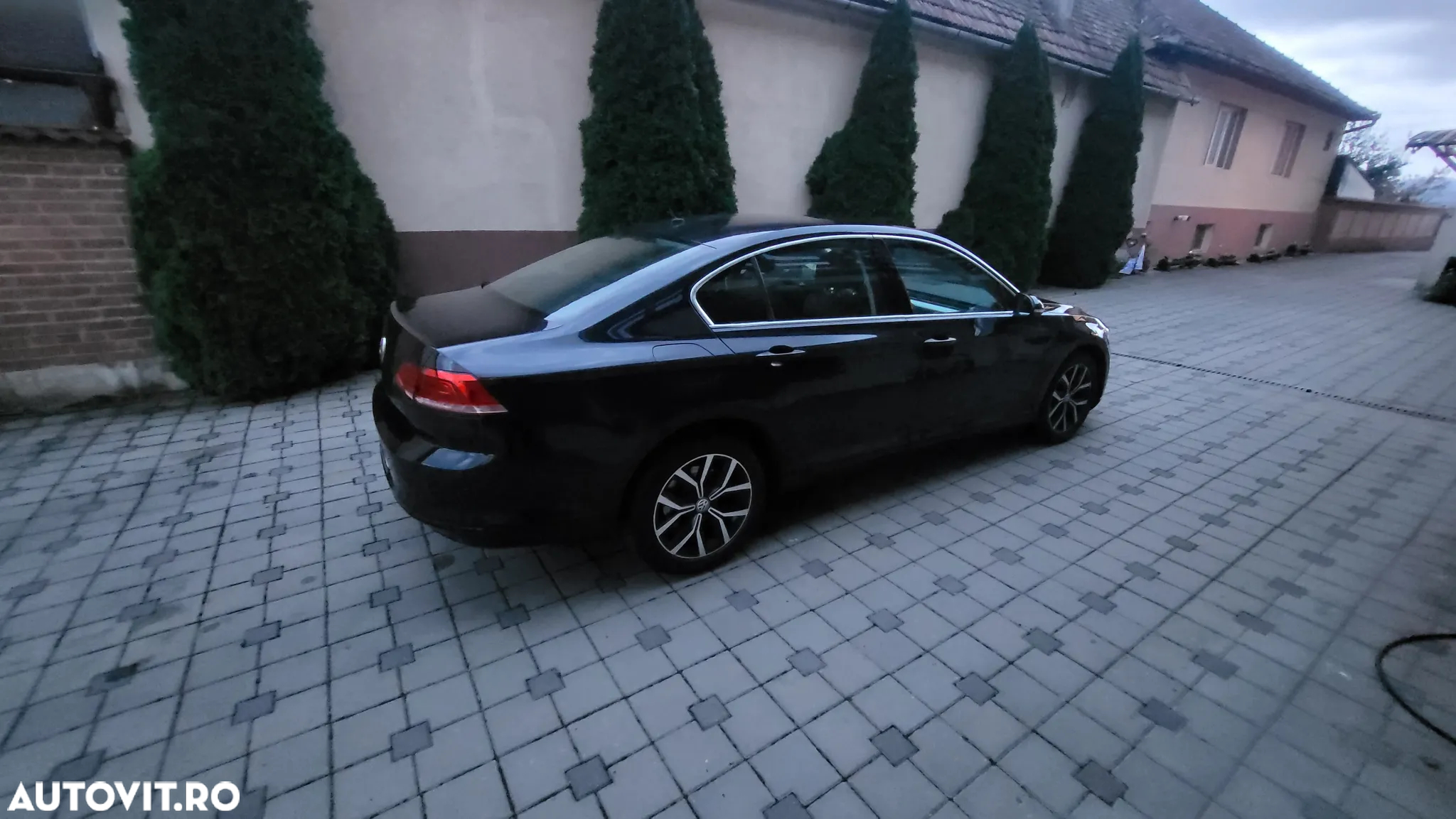Volkswagen Passat - 32