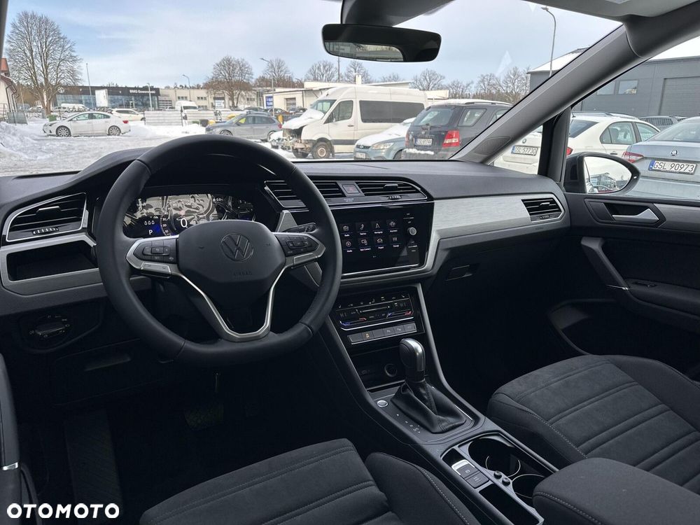 Volkswagen Touran - 32