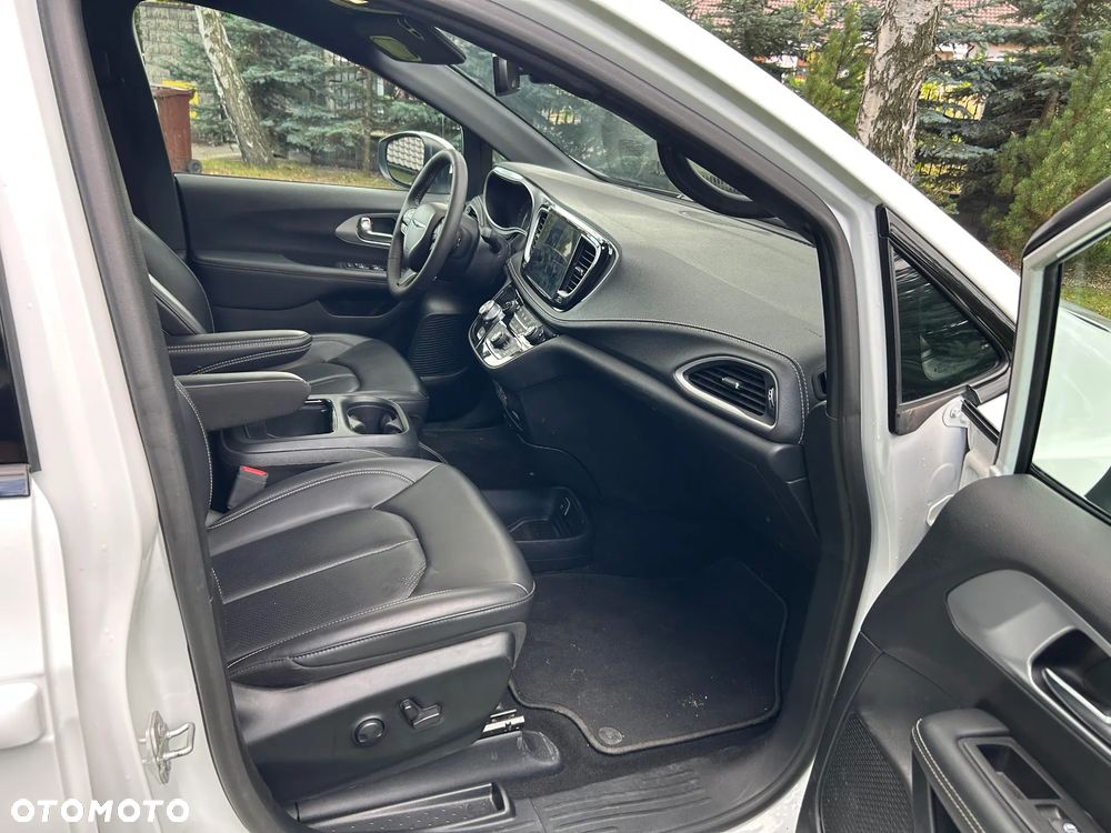 Chrysler Pacifica - 14