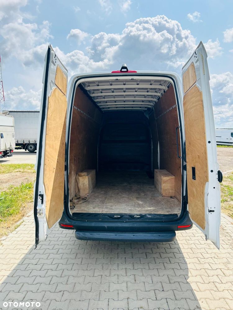 Mercedes-Benz Sprinter - 15