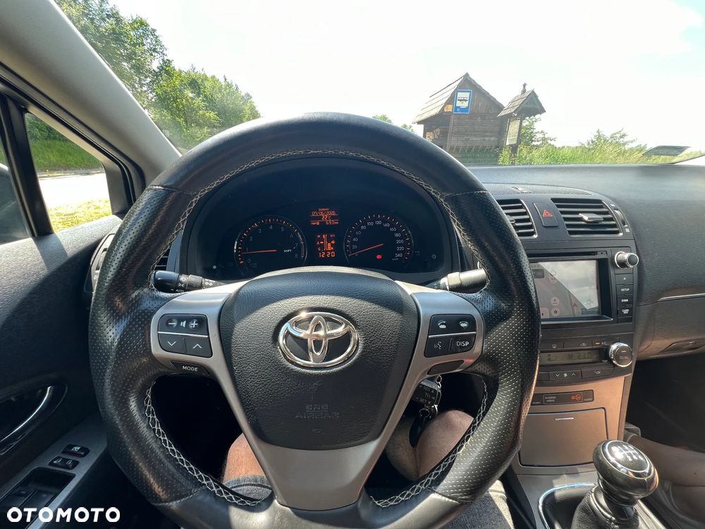 Toyota Avensis 2.0 Executive - 17