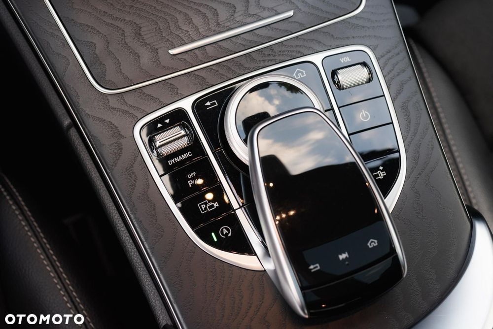 Mercedes-Benz Klasa C 300 9G-TRONIC AMG Line Plus - 24