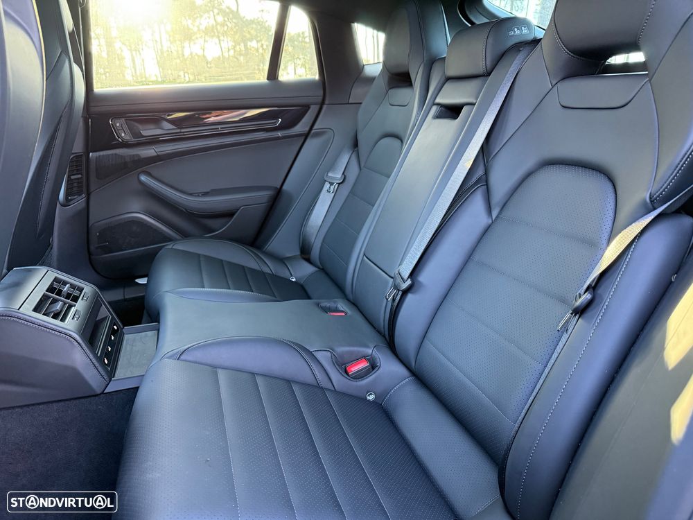 Porsche Panamera 4 E-Hybrid - 16