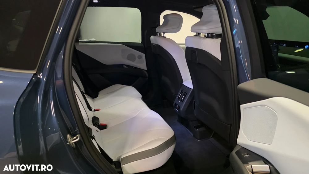 BMW iX3 50 xDrive - 11