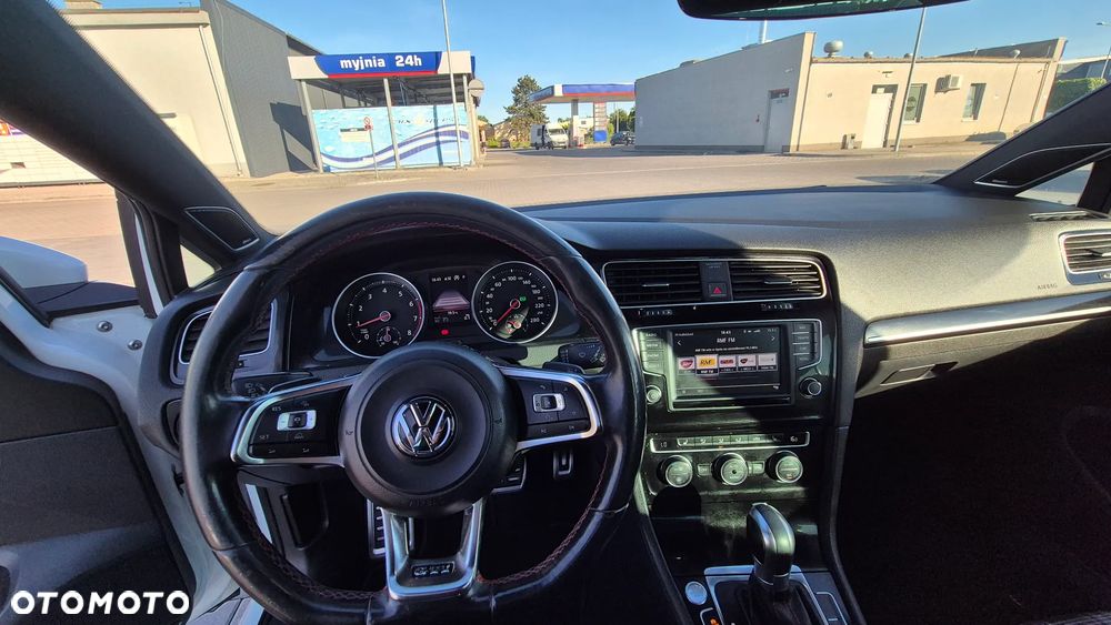 Volkswagen Golf - 25