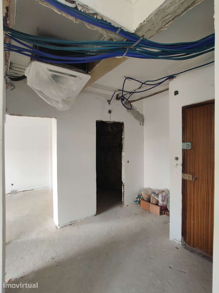 Oportunidade I APARTAMENTO T1 I Cento de Alverca - Grande imagem: 2/12
