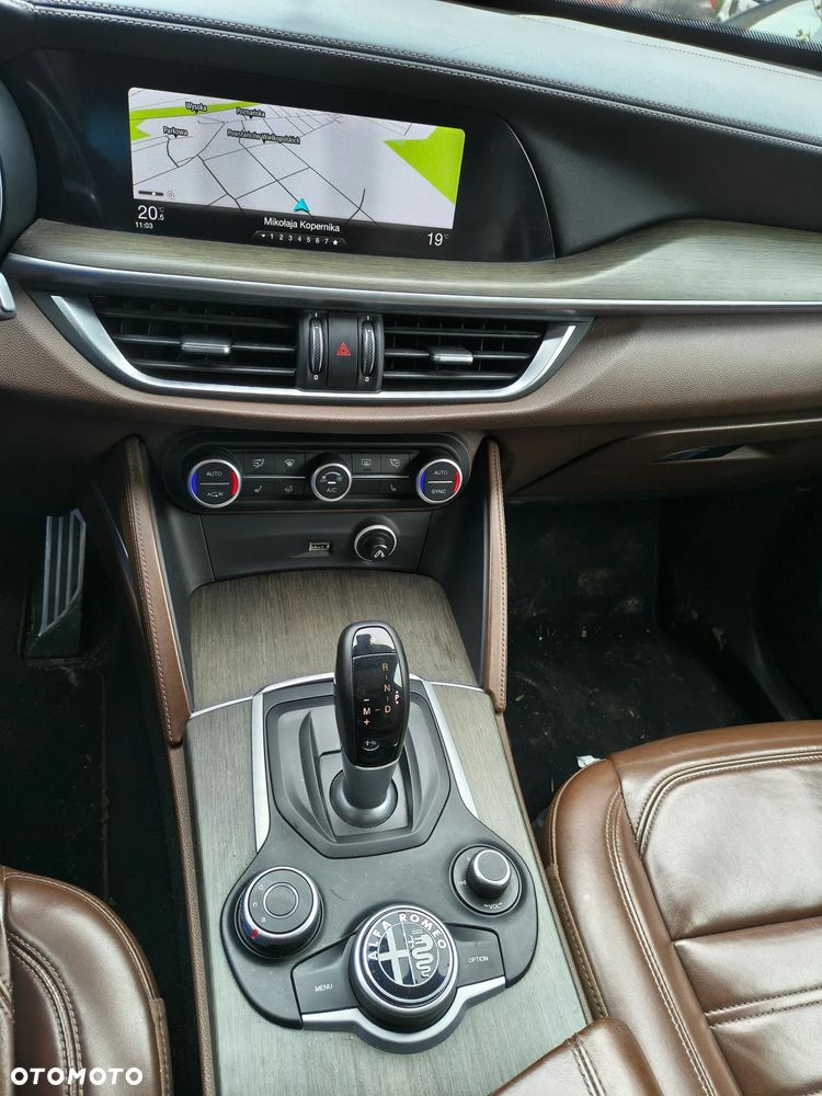 Alfa Romeo Stelvio 2.2 16V AT8 Q4 Intensa - 12