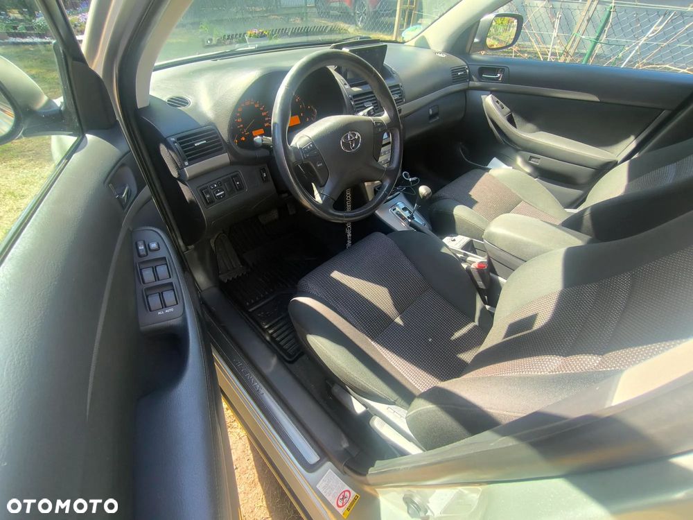 Toyota Avensis 1.8 VVT-i Automatik Sol - 11
