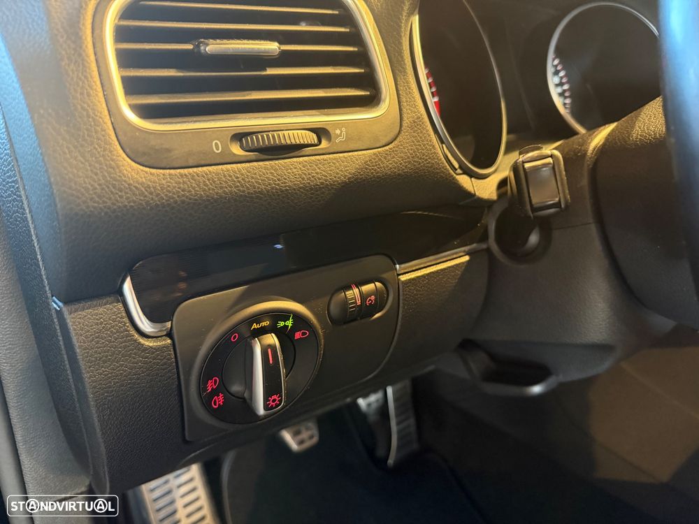 VW Golf 2.0 TDi DPF GTD - 37