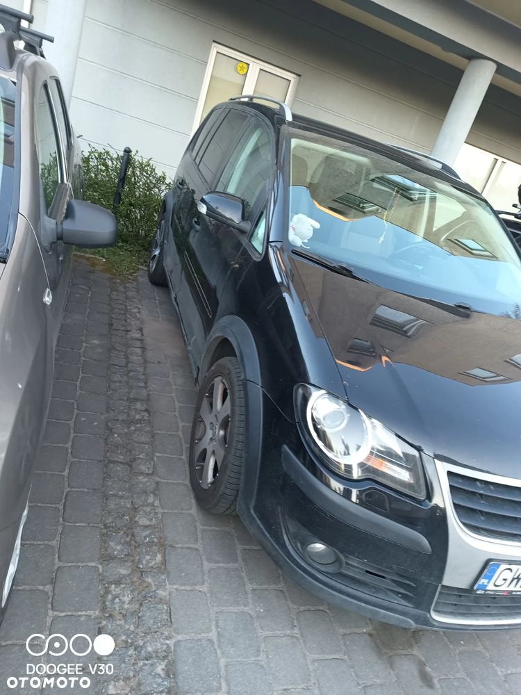 Volkswagen Touran 2.0 TDI DPF Cross DSG - 2
