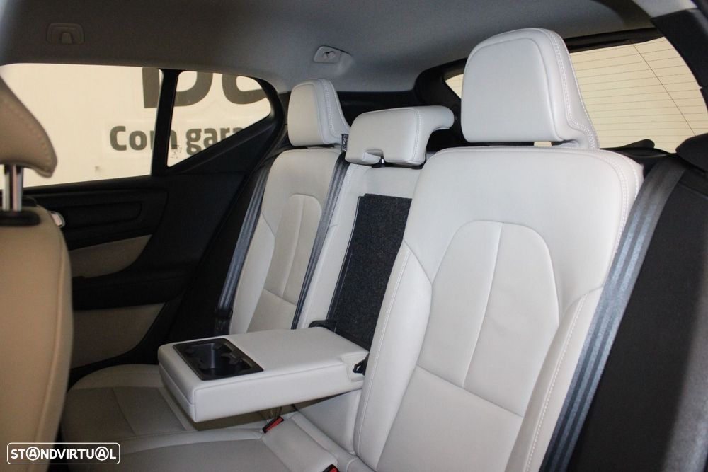 Volvo XC 40 2.0 D3 Momentum Plus Geartronic — fotografia 28