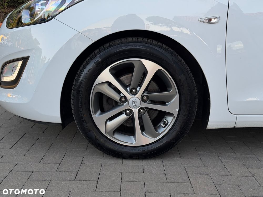 Hyundai i30 1.4 Premiere Comfort - 28