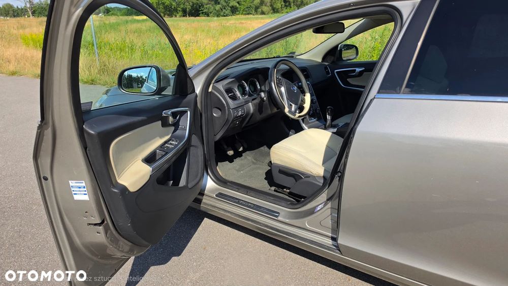 Volvo V60 D4 Momentum - 15