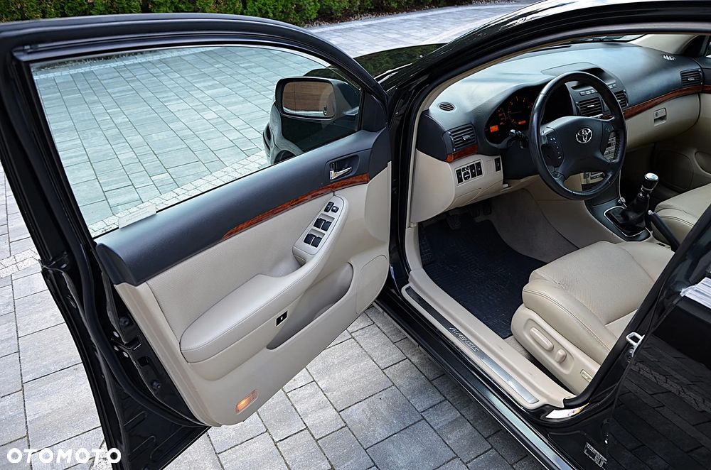 Toyota Avensis 2.2 D-4D Prestige - 13