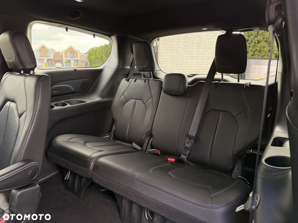 Chrysler Pacifica - 18