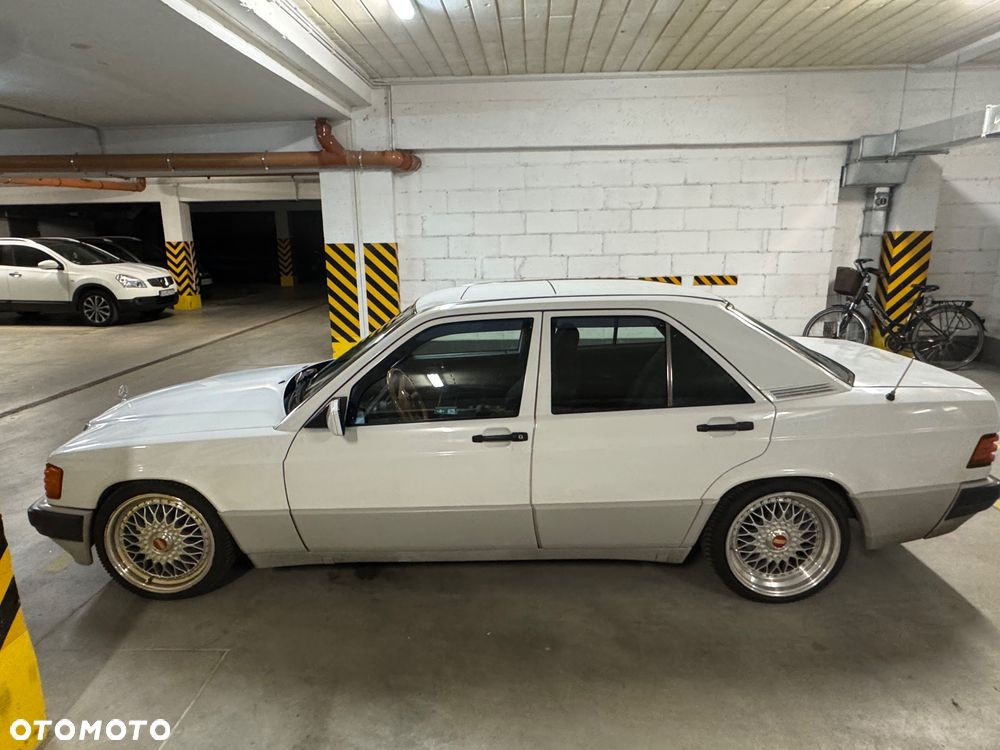 Mercedes-Benz W201 (190) - 3