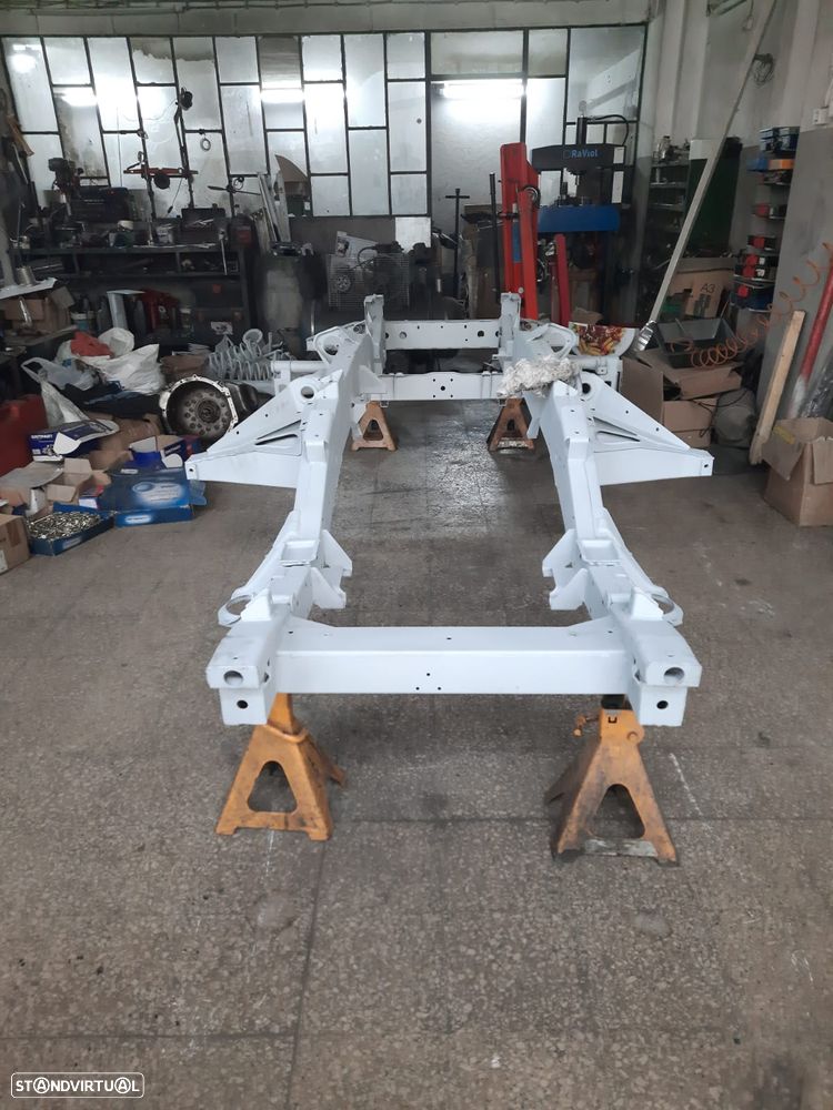 Land Rover Defender - 25