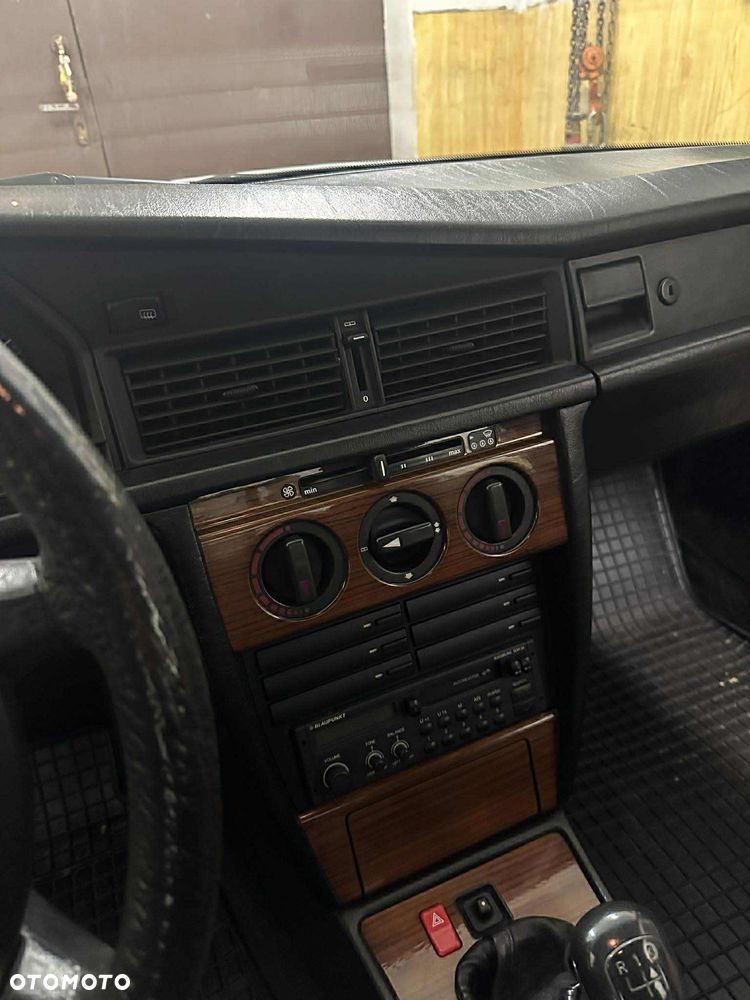 Mercedes-Benz W201 (190) - 10