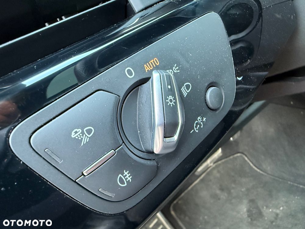 Audi A4 Avant 45 TDI quattro tiptronic S line - 30