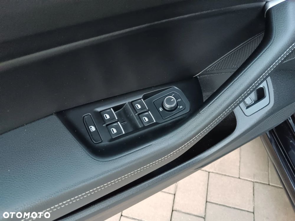 Volkswagen Passat 2.0 TDI SCR DSG 4Motion Business - 10