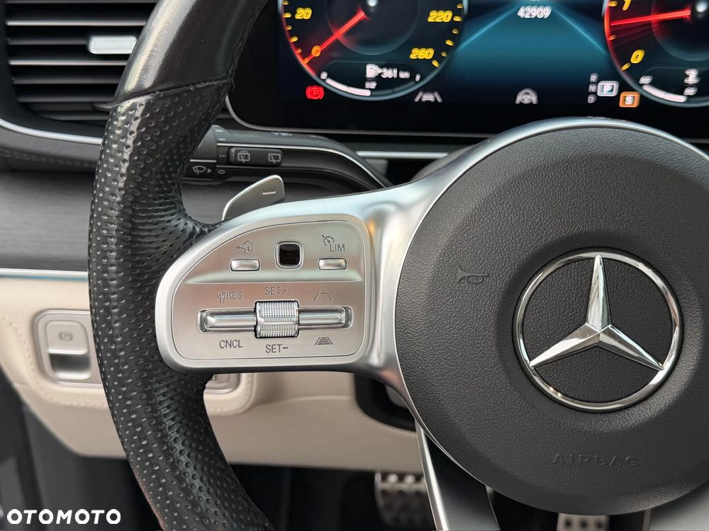 Mercedes-Benz GLS - 24