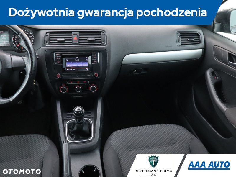 Volkswagen Jetta - 10