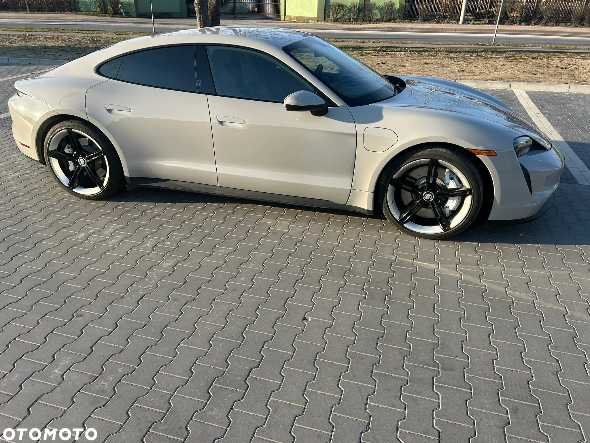 Porsche Taycan Performance Plus - 20