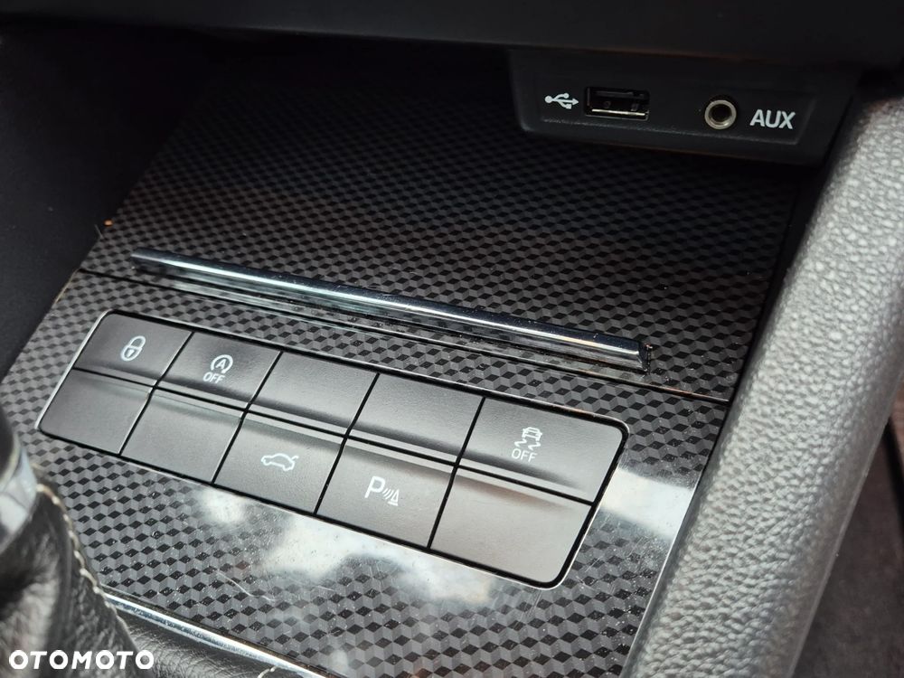 Skoda Octavia 2.0 TDI DSG RS - 17